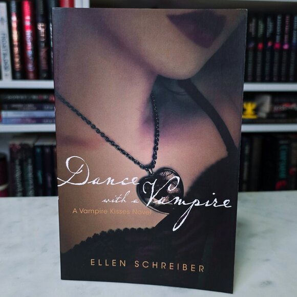 The entire VAMPIRE KISSES Series - Ellen Schreiber (PAPERBACK) - Picture 4 of 9